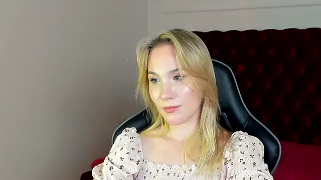 ElaraVoltage Adlı Modelin Canlı XXX Sohbeti