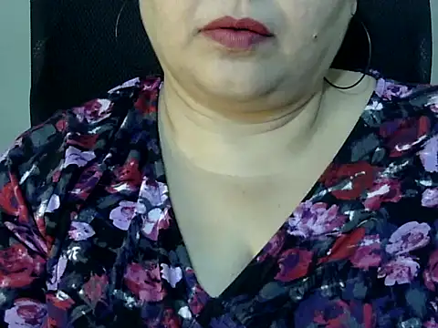 Chat +18 de Soniya_Sha ao vivo