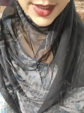Indian-Aleena élő XXX-chatje
