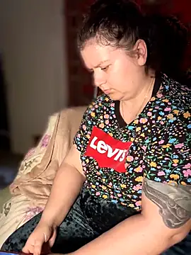 Nenssy555 élő XXX-chatje