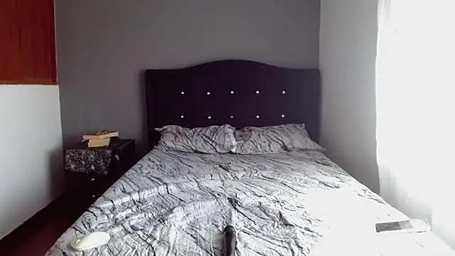 Emilia_1995's Live XXX Chat