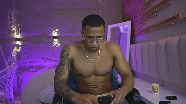 Logan_Varela Live XXX-chat