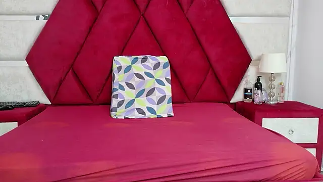 Chat +18 de Kity_spiderr ao vivo