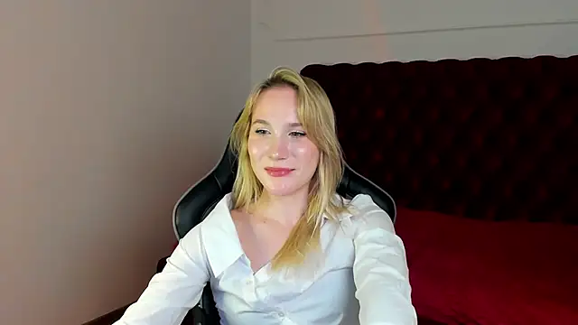 ElaraVoltage live XXX chat