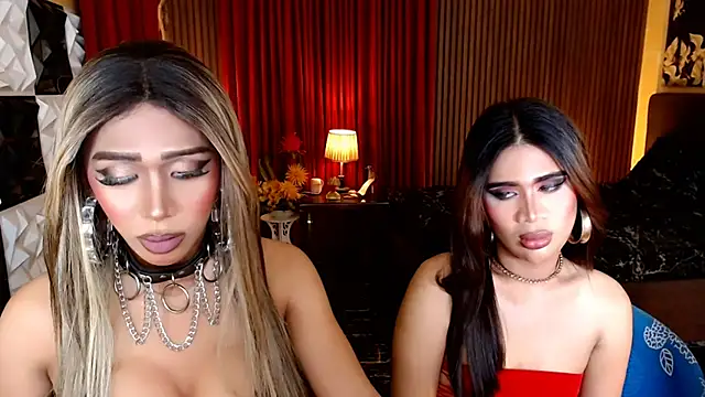 Show modela AudreyMilesTrans na web-kameri