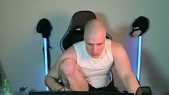 Show modela Bigbaald na web-kameri