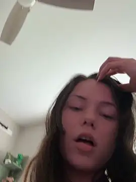 lilbbyily Show in webcam