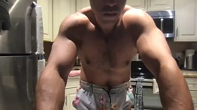 BigGuyMuscle élő XXX-chatje