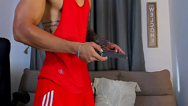 Show modela Mr_adrian na web-kameri
