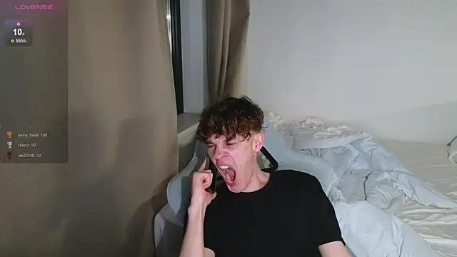 cute_thomas webkamerás műsora
