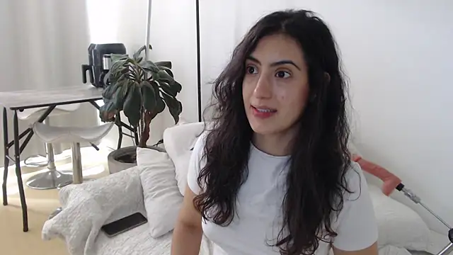 Chatroom XXX en direct de MIYESSI