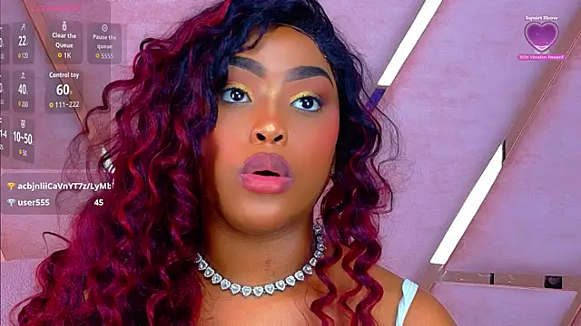 TiannahGlow Adlı Modelin Canlı XXX Sohbeti