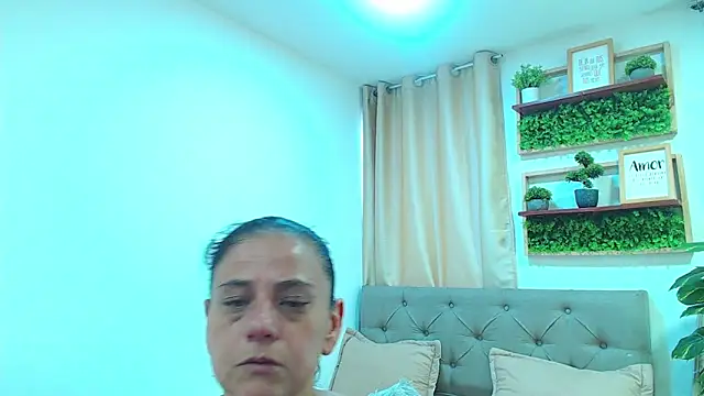 sasi_luna's Live XXX Chat
