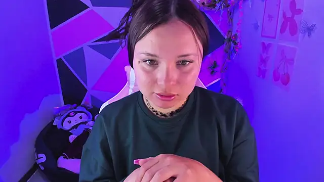 دردشة little_emma0 الجنسية المباشرة