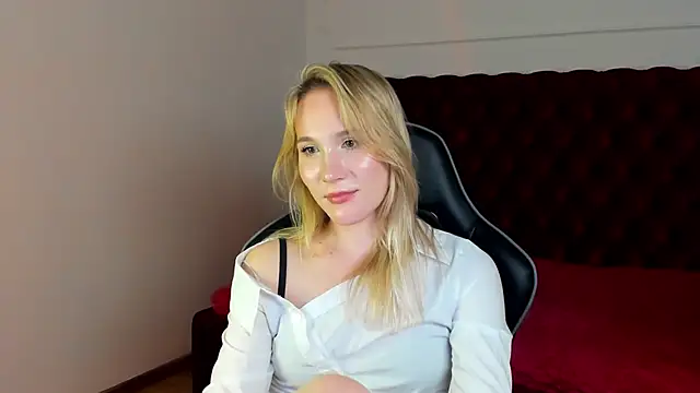 ElaraVoltage Chat XXX live