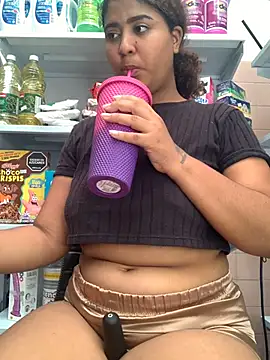 عرض كام _CURLY_DOLL_