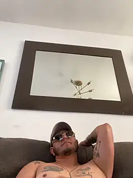 HOTB0Y18 webkamerás műsora