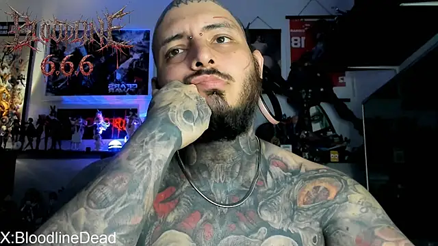Show modela DEATHINK666XX na web-kameri