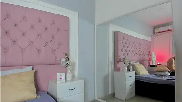 Pokazy przed kamerką – SarahDoll__