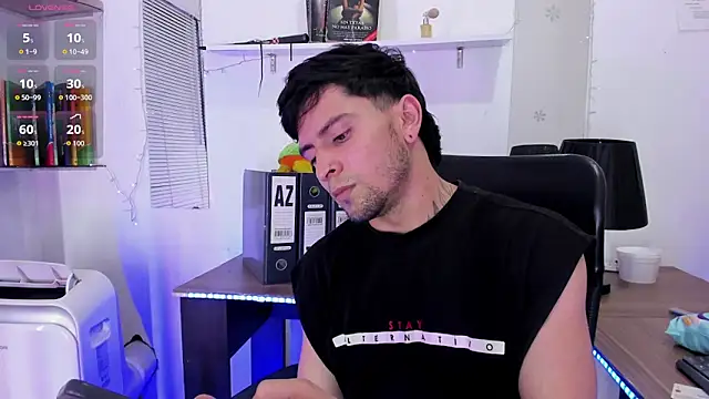 StefanoBigCock's Webcam Show