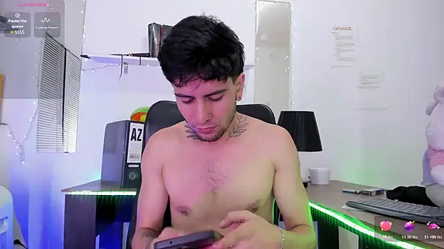 StefanoBigCock Webcam show