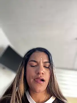 AngelPinkk_ Adlı Modelin Canlı XXX Sohbeti