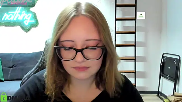 JuliNy_x Show in webcam