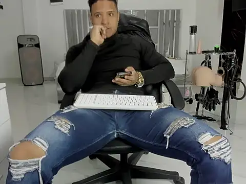master_leather: διαδικτυακό σόου στην κάμερα