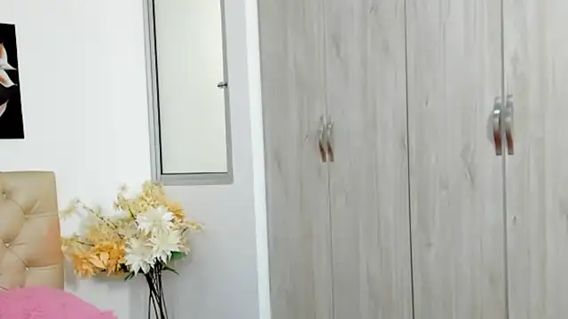 pinky_f00x Adlı Modelin Canlı XXX Sohbeti