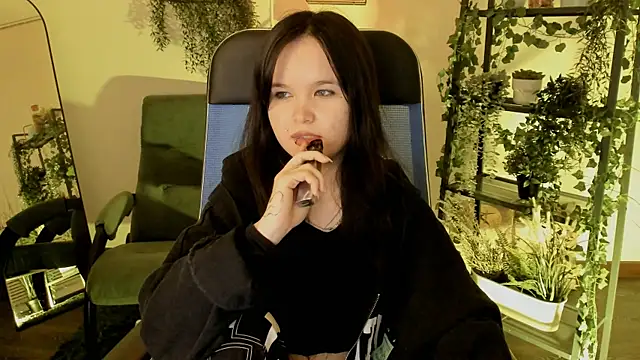 Elainebeness 现场XXX聊天