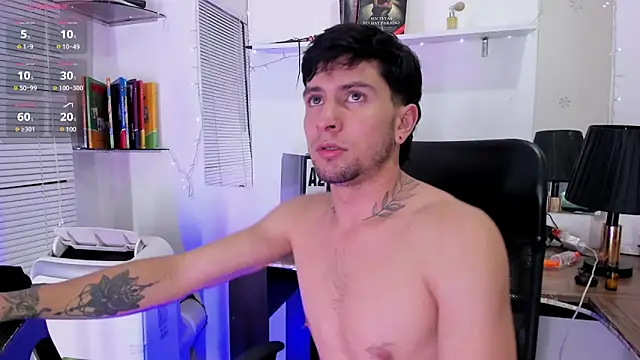 Show modela StefanoBigCock na web-kameri