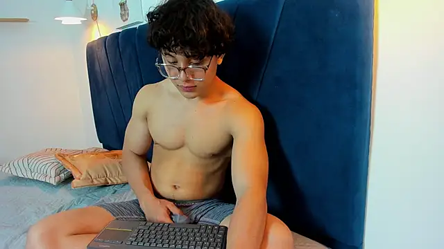 Show modela latin_beast4 na web-kameri