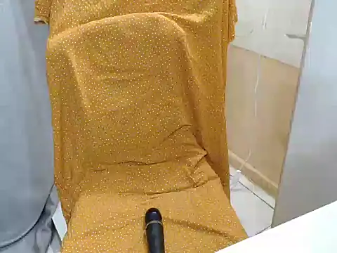 Chat +18 de CreamyTea ao vivo