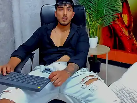 alangreek1's Live XXX Chat