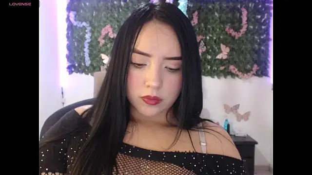 Chat XXX en directo de adara_cute_69