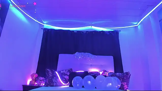 Ethan_Boyy Show in webcam