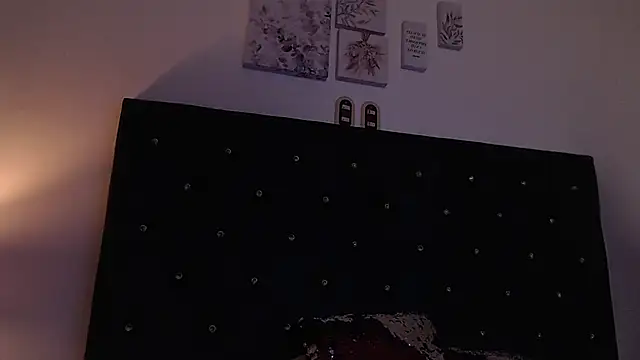 Chatroom XXX en direct de MidnightBella_