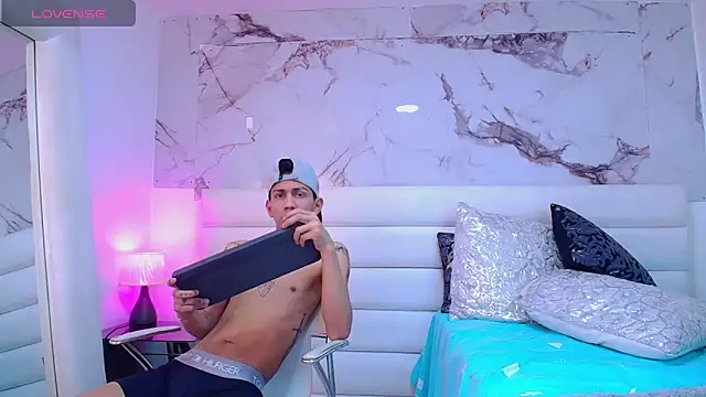 Marcus_and_Tony's Webcam Show