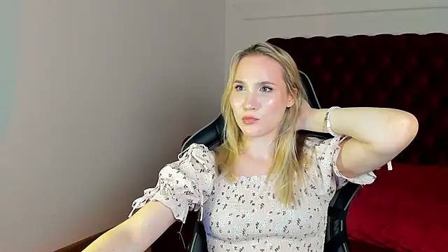 ElaraVoltage's Live XXX Chat