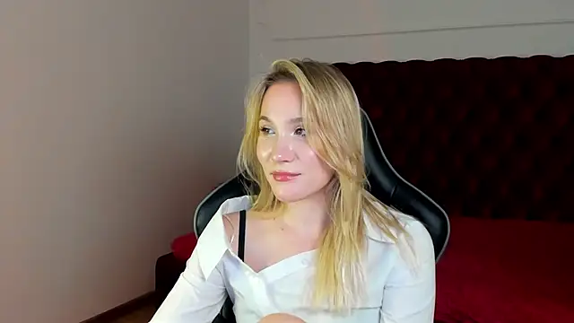Chat +18 de ElaraVoltage ao vivo