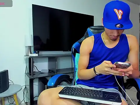 Lyam_Russo élő XXX-chatje