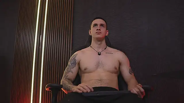 JacksonOlsenn লাইভ XXX চ্যাট