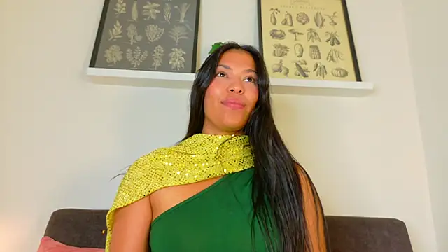 RiriiBrunette__ élő XXX-chatje