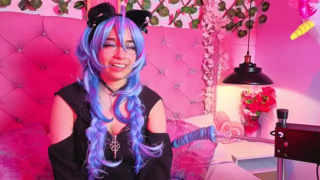 Kira-Berry élő XXX-chatje