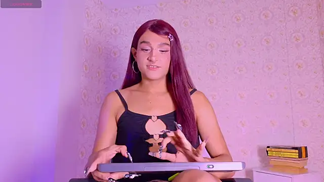 Mikavelvet08 Webcam show