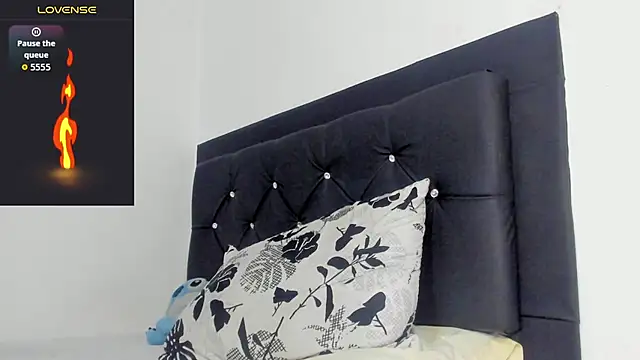 santi_brown Show Webcam