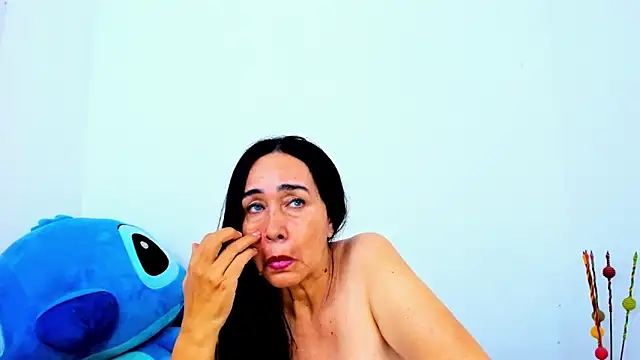 Chat +18 de HorniestMilf ao vivo