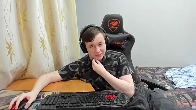 iliaskrislove élő XXX-chatje