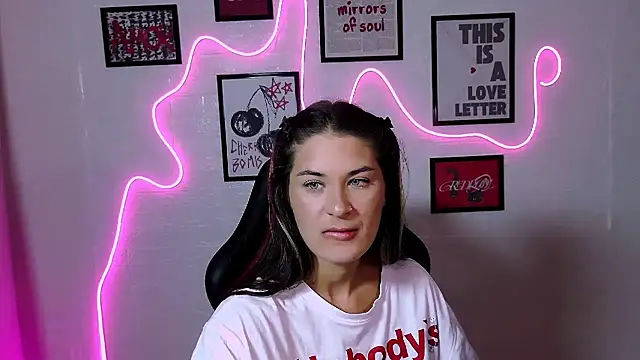 AlisaFrost élő XXX-chatje