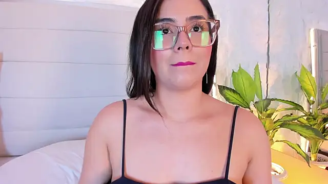Ali_Hamilton Adlı Modelin Canlı XXX Sohbeti